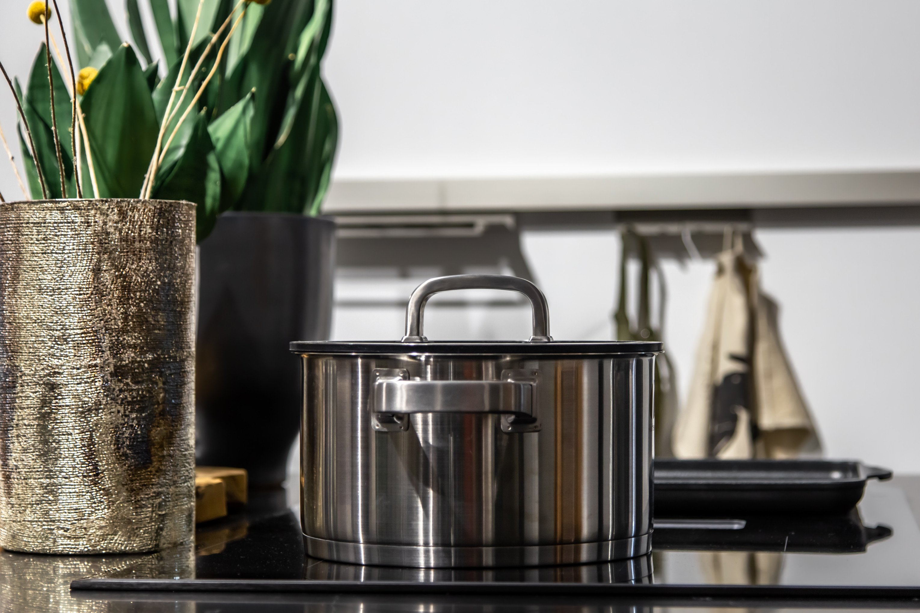 Quer recuperar o brilho das panelas de inox? Estas dicas são infalíveis!