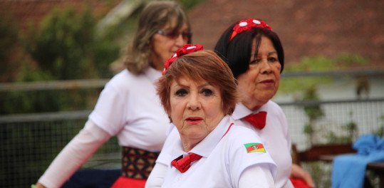 Apresentação cultural nos Jardins da Dalilla