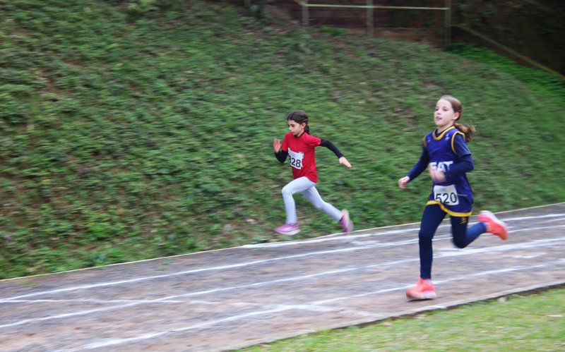 Troféu IENH de Atletismo movimentou o Campo da Fundação Evangélica neste sábado (16)