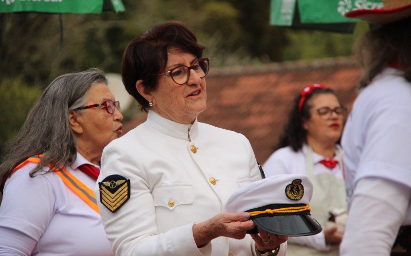 Apresentação cultural nos Jardins da Dalilla