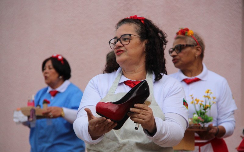 Apresentação cultural nos Jardins da Dalilla