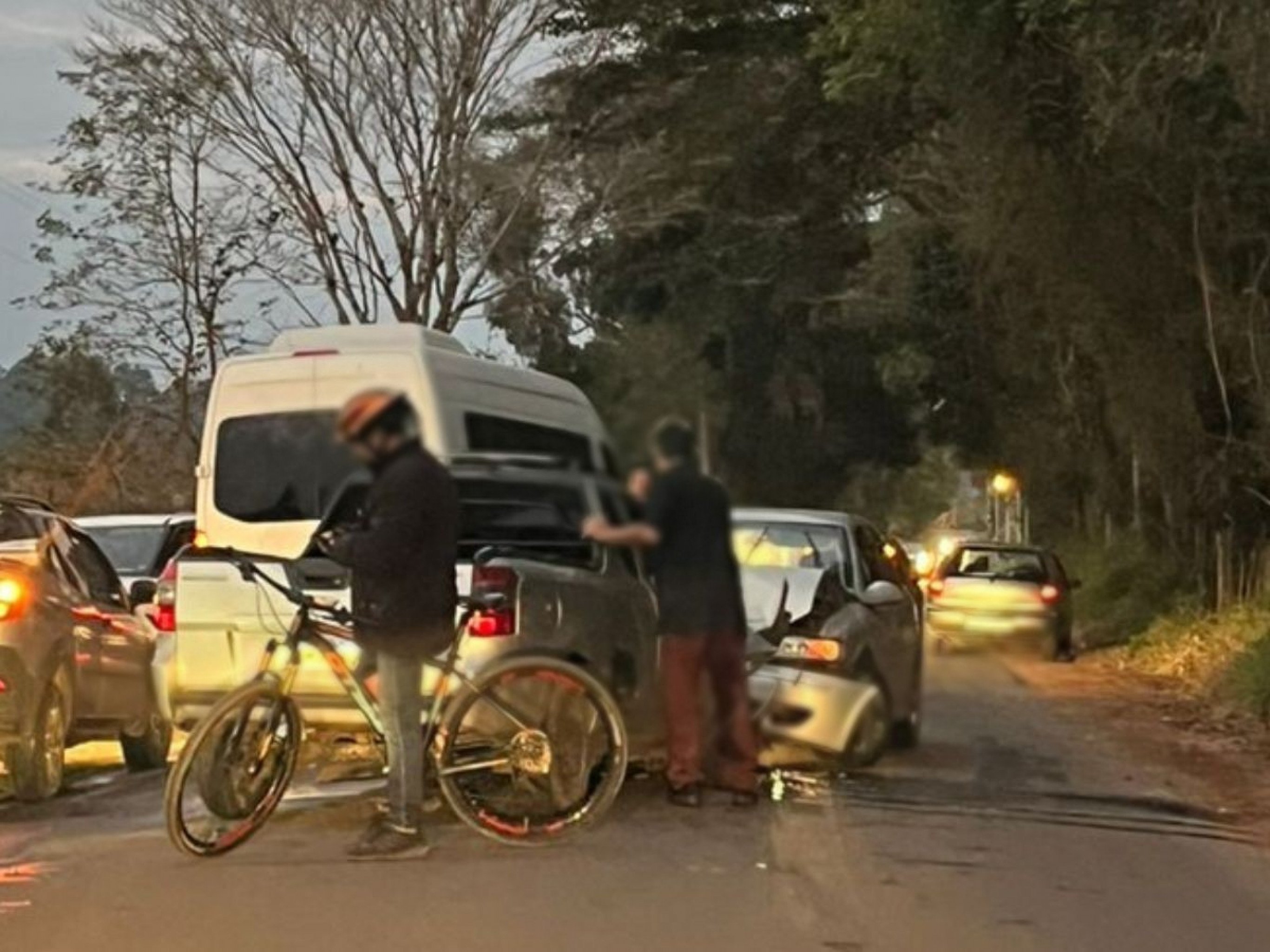Homem morre em colisão entre carros em estrada de Novo Hamburgo