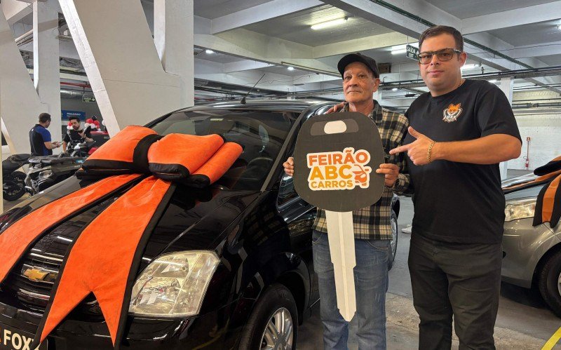 Paulo recebeu as chaves do vendedor Marcelo Fabiano | abc+