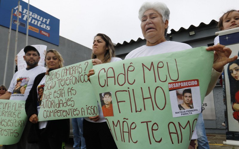 Mãe de Paralta, Maria Inês Ferreira, 60 anos, chegou ir ao Instituto Médico Legal procurar o filho desaparecido | abc+