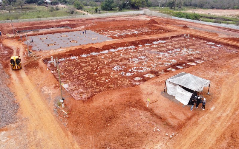 ETE Luiz Rau est&aacute; na fase de constru&ccedil;&atilde;o da superestrutura