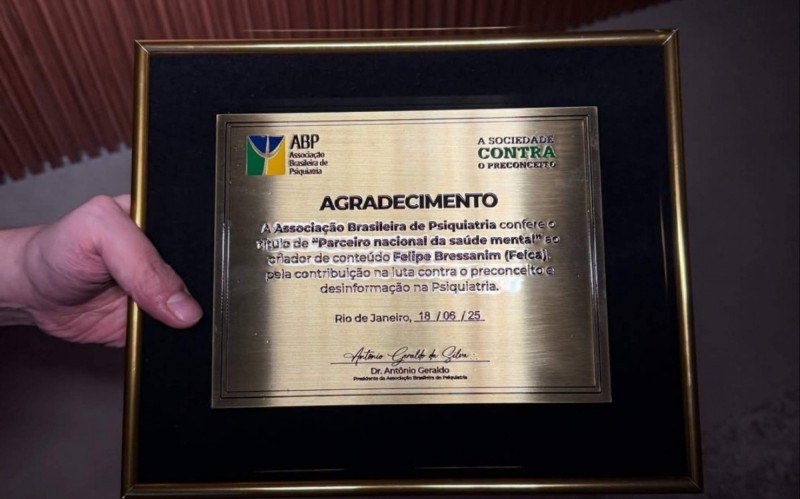Felca publicou fotos do agradecimento da ABP | abc+