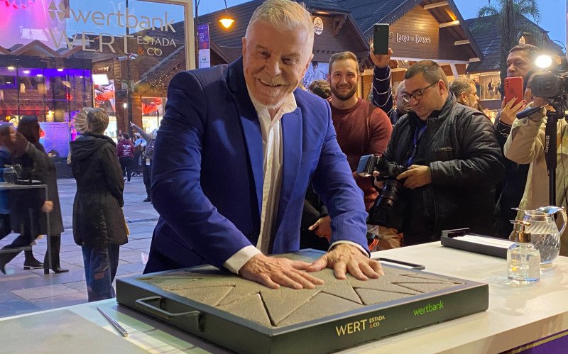 Miguel Falabella entra na Calçada da Fama, no Festival de Cinema