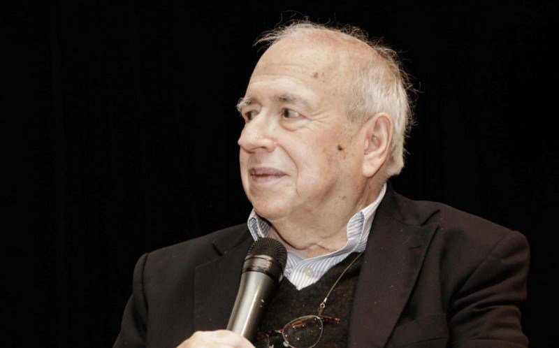 Luis Fernando Verissimo está internado no Hospital Moinhos de Vento, em Porto Alegre | abc+
