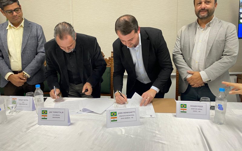 Batra, Torretta Jr e o prefeitoJerri na solenidade ontem | abc+
