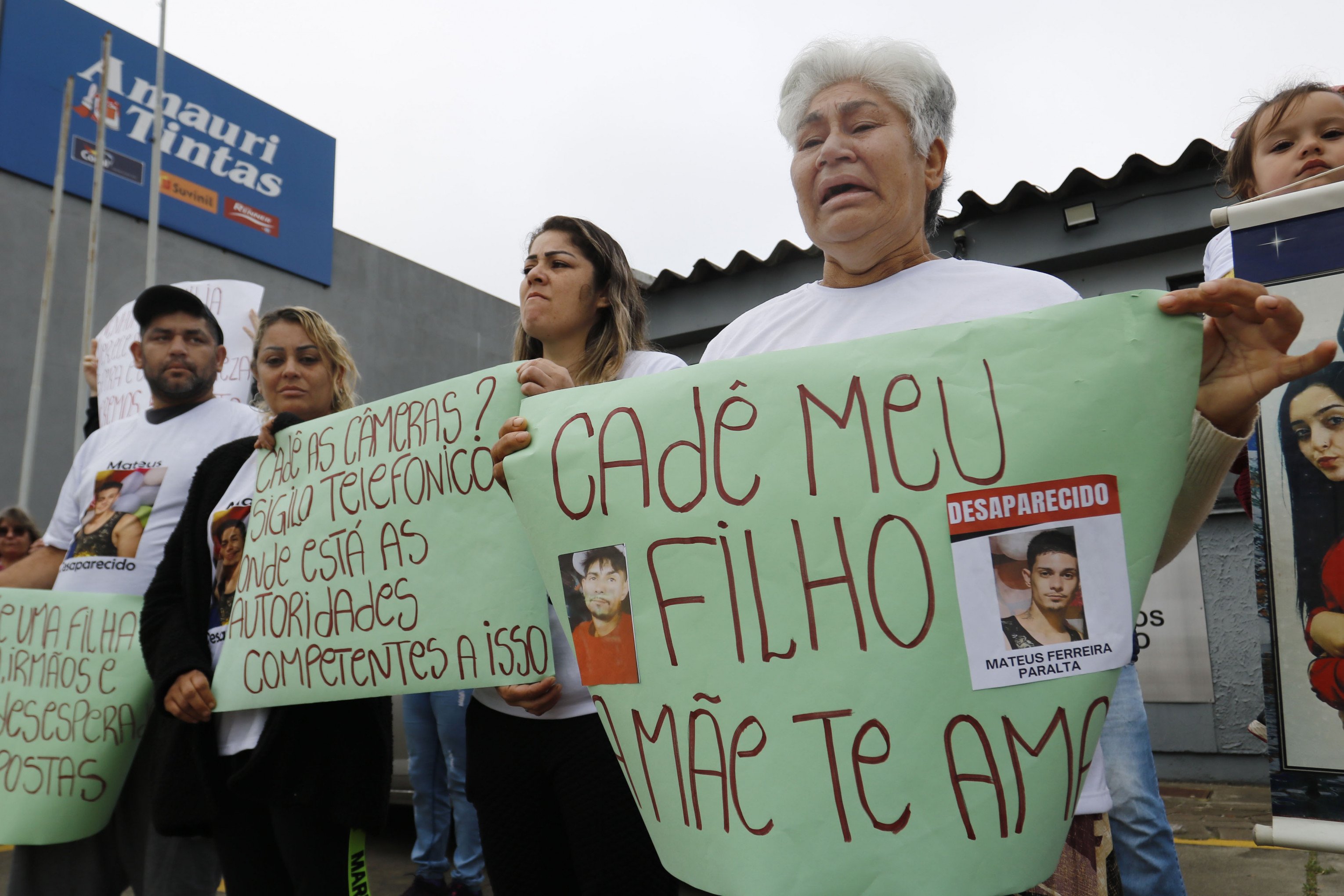 "Vivo em angústia e não durmo mais à noite", diz mãe de jovem desaparecido em Canoas