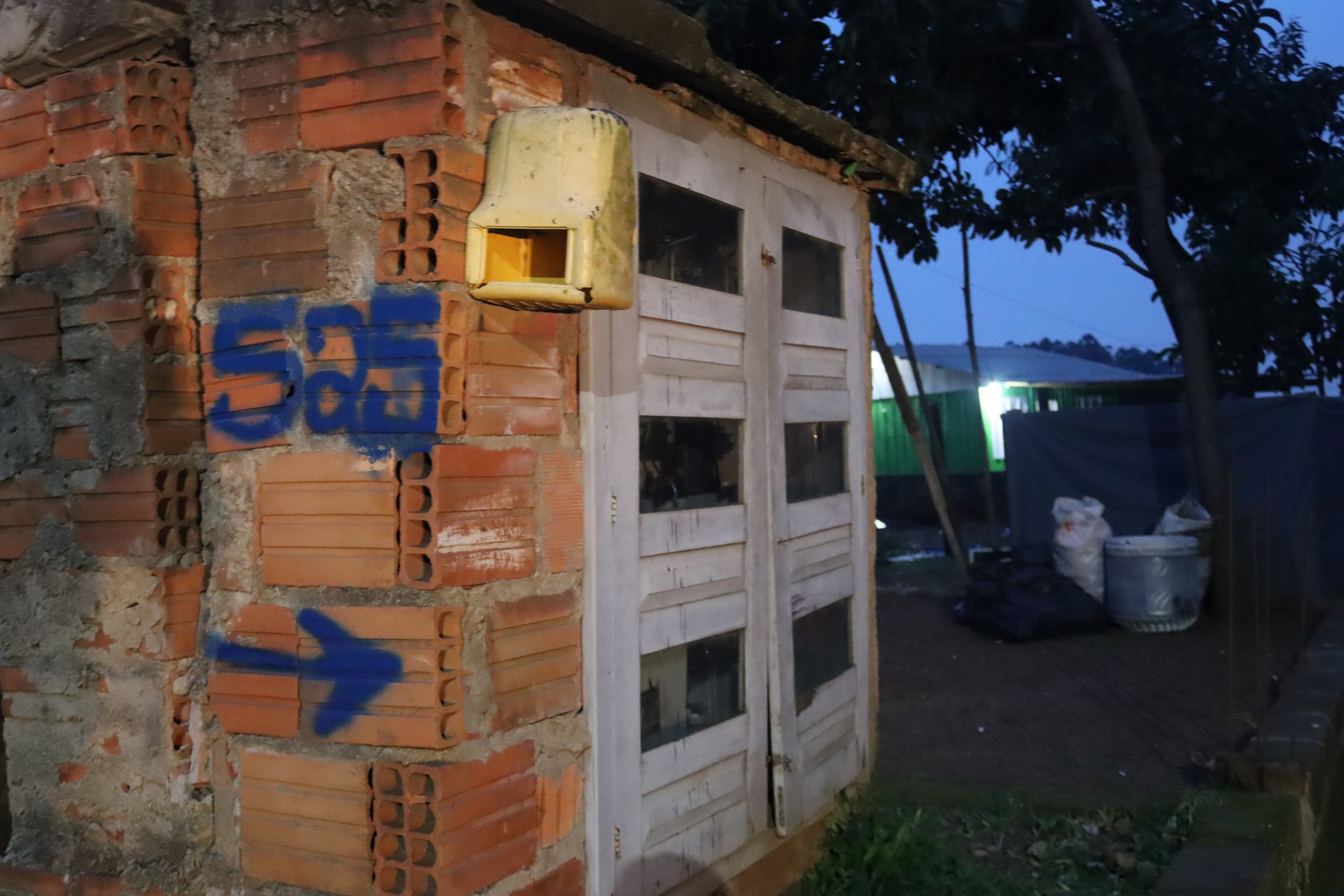 "Que não esperem alguém morrer": Até seis casas dividem apenas um medidor de luz em bairro de Estância Velha