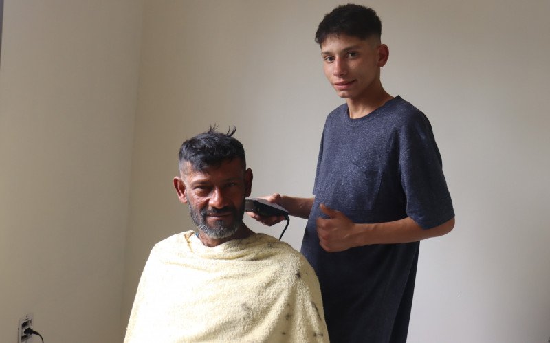 Ariew (à direita) e Jonas sentem-se agradecidos pelo serviço do Centro Pop