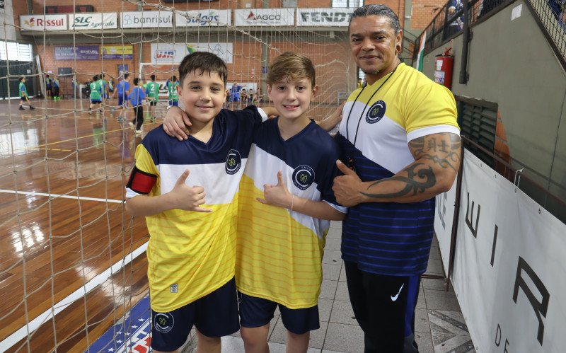 Lucca, Davi e o professor Micherlane Honorato | abc+
