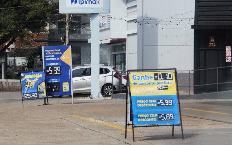 Gasolina baixou cerca de R$ 0,10 em relação à última semana