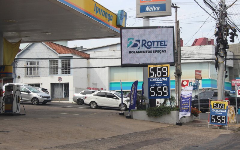 Gasolina baixou cerca de R$ 0,10 em relação à última semana