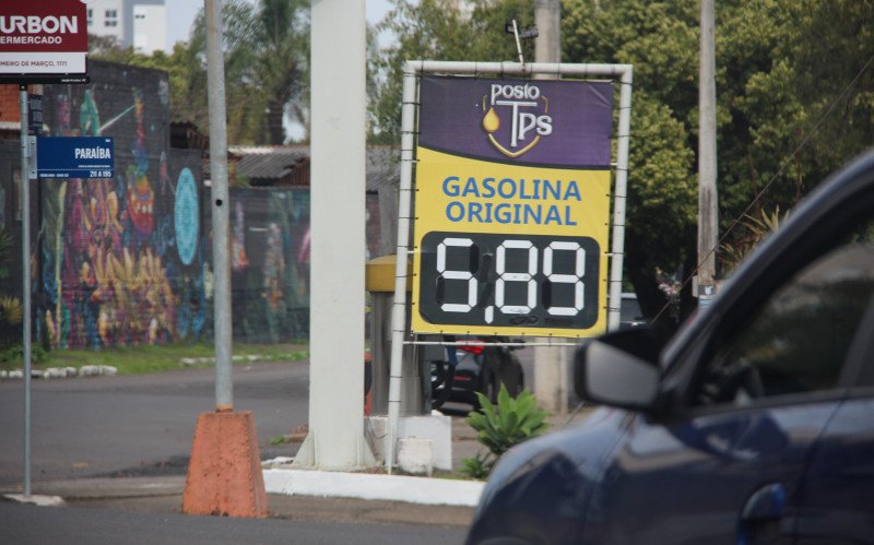 Gasolina baixou cerca de R$ 0,10 em relação à última semana