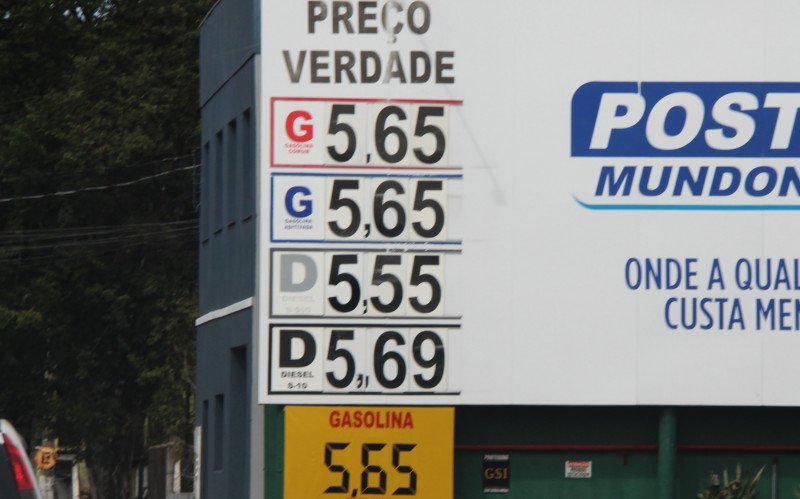 Gasolina baixou cerca de R$ 0,10 em relação à última semana