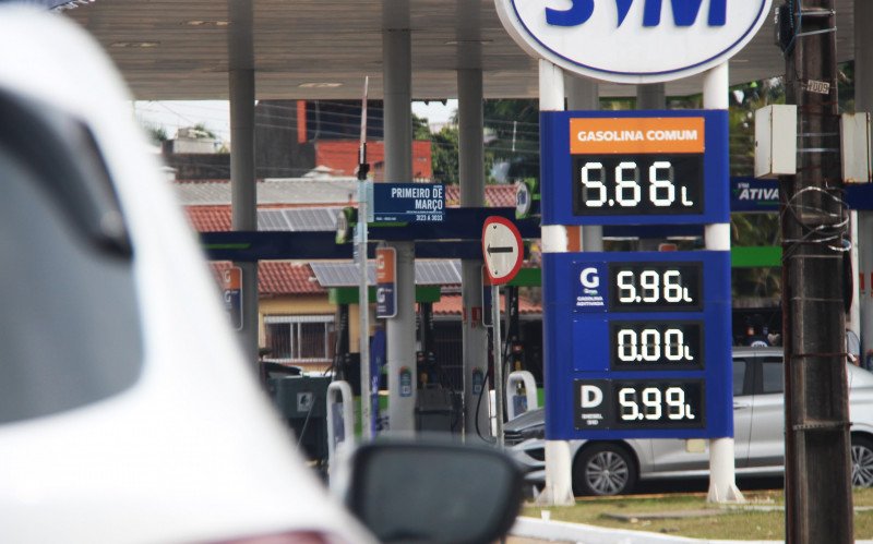 Gasolina baixou cerca de R$ 0,10 em relação à última semana