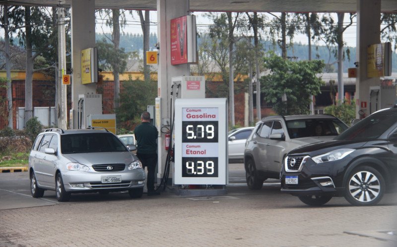 Gasolina baixou cerca de R$ 0,10 em relação à última semana