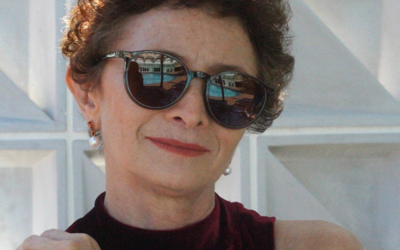 Márcelia Cartaxo é a homenageada da noite com o Troféu Oscarito