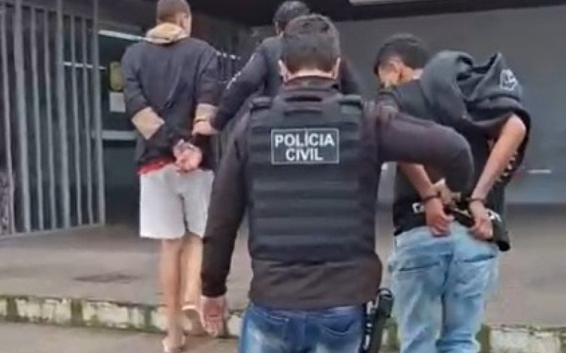 Ofensiva, na manhã desta terça-feira (19), garante a prisões de criminosos suspeitos de uma série de roubos, em Canoas | abc+