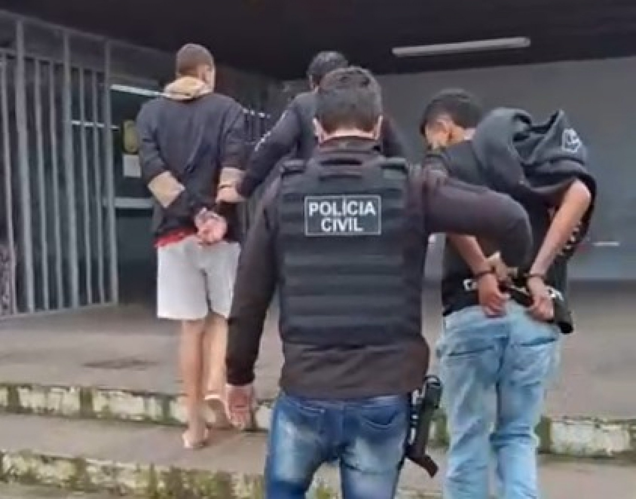 Operação leva oito à cadeia, suspeitos de cometer furtos e roubos de veículos, em Canoas
