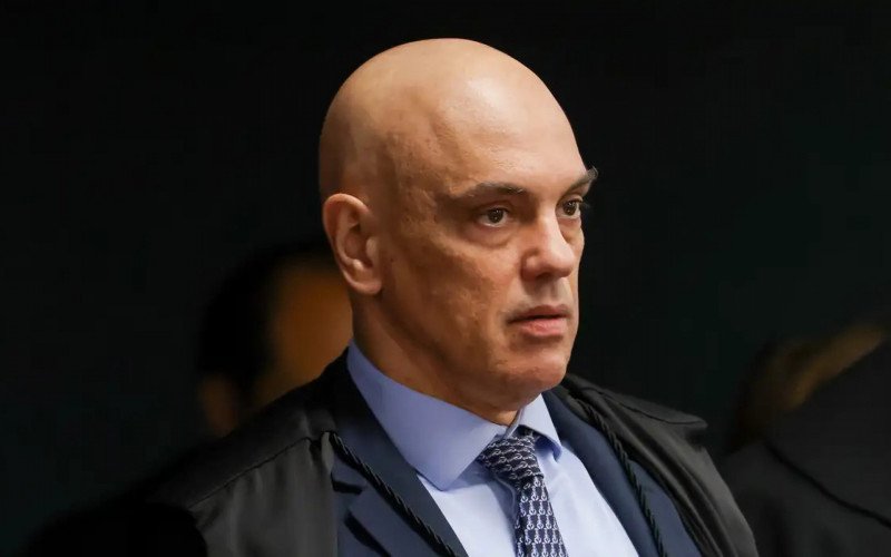 Moraes dá 48h para Bolsonaro explicar documento com pedido de asilo  | abc+