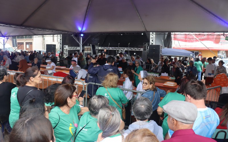 Aniversário de 64 anos de Sapucaia do Sul lotou a Praça General Freitas