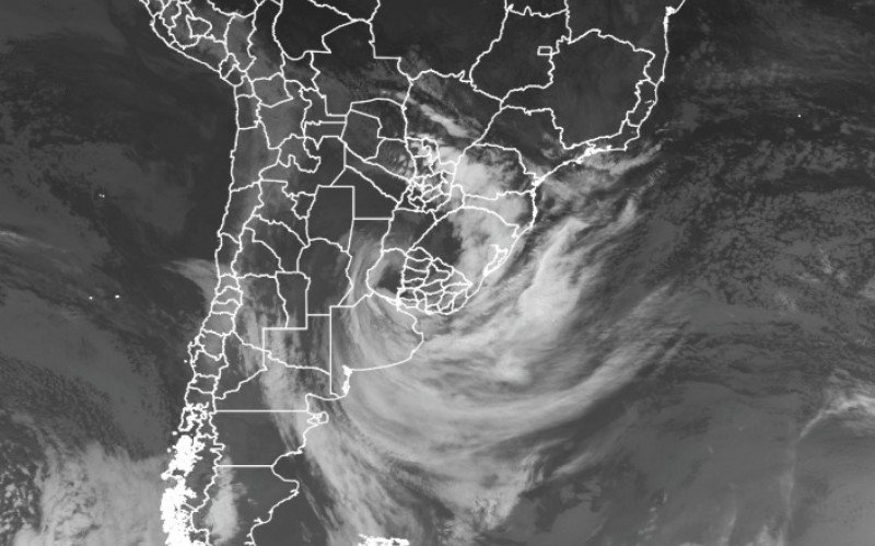 CICLONE: Rajadas de vento passam de 80 km/h no RS e previsão do tempo indica mais ventos e temporais nesta quarta-feira | abc+