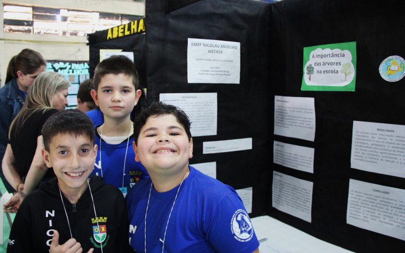 Pedro, Leonardo e Kayel estudaram sobre a importância das árvores
