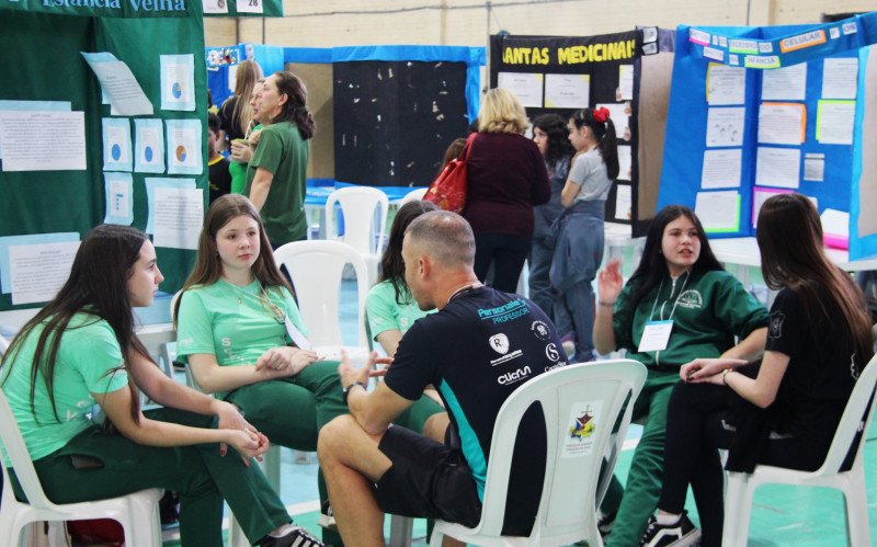 Feira reúne cerca de 280 alunos
