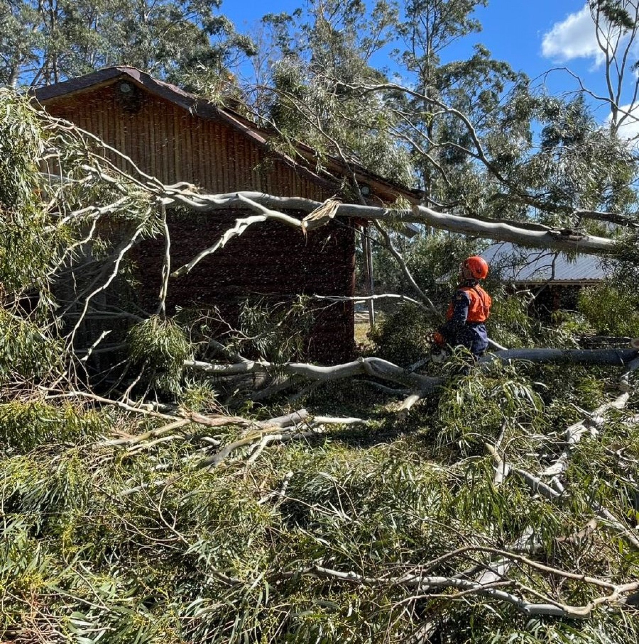 Vento atinge 90 km/hora na Serra gaúcha e transtornos são registrados; uma casa foi interditada em Gramado