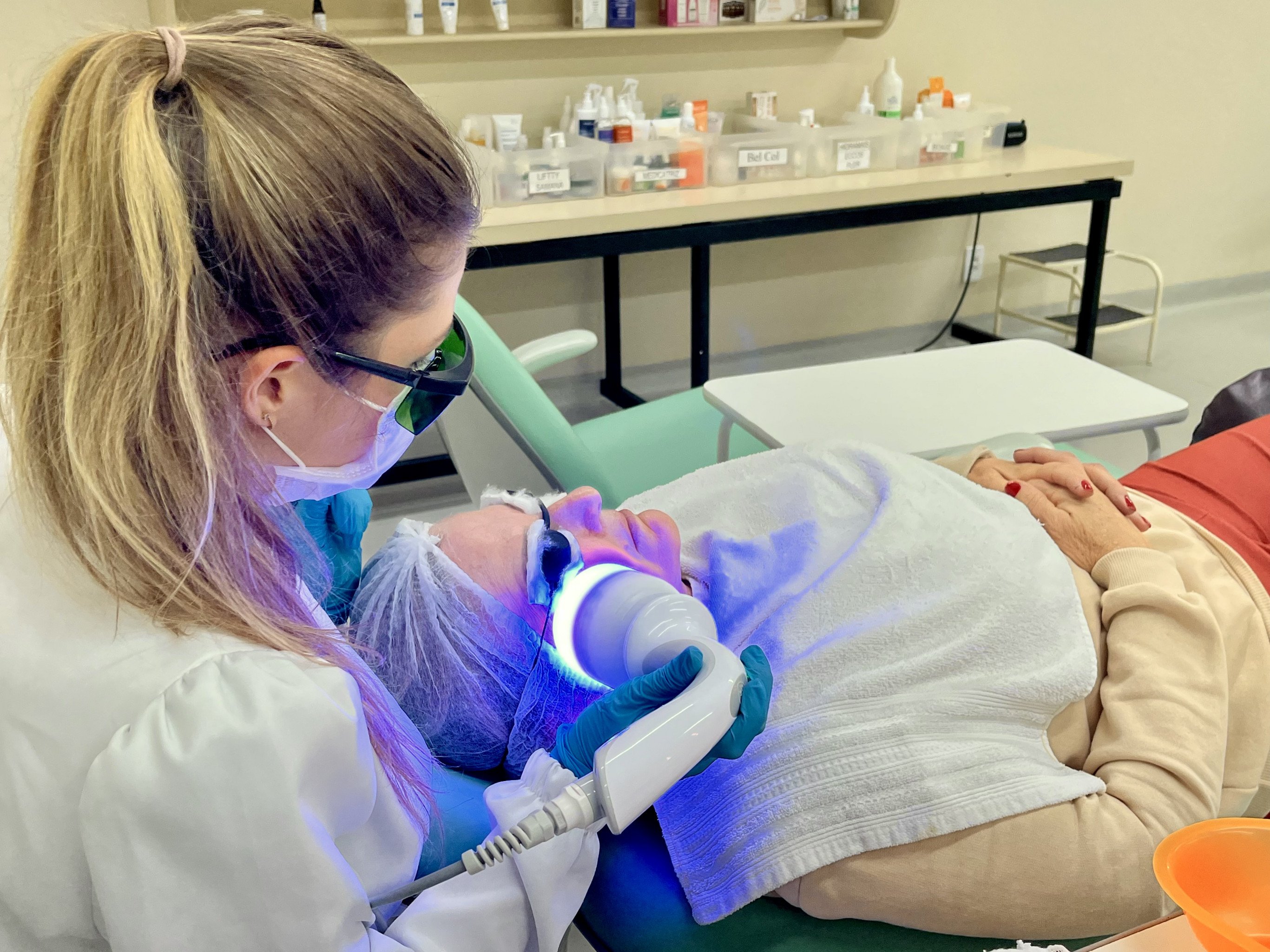 Curso de Estética da Ulbra oferece procedimentos como parte do estágio dos alunos em Canoas