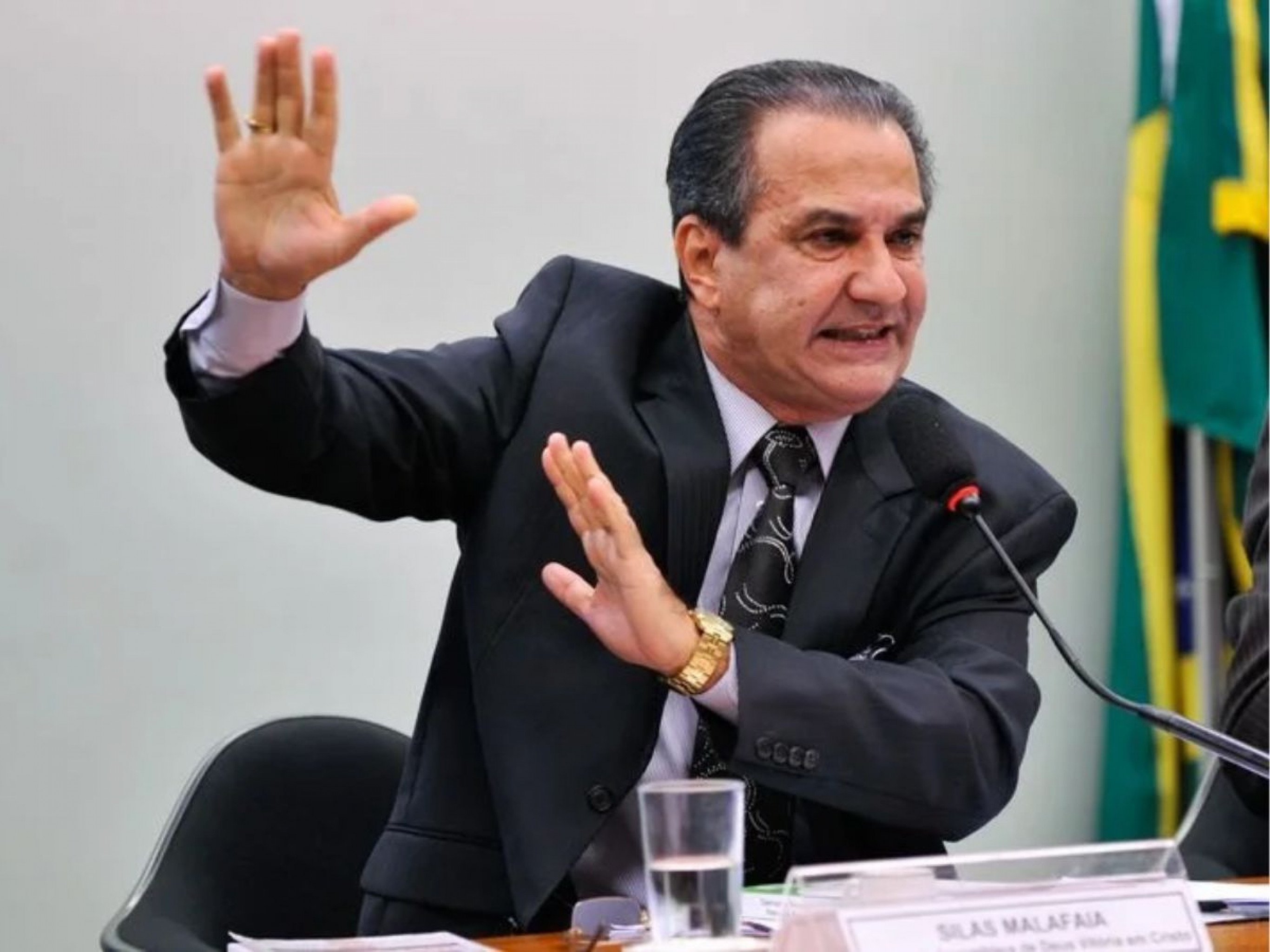 Moraes proíbe Malafaia de sair do País e manda PF apreender seu passaporte