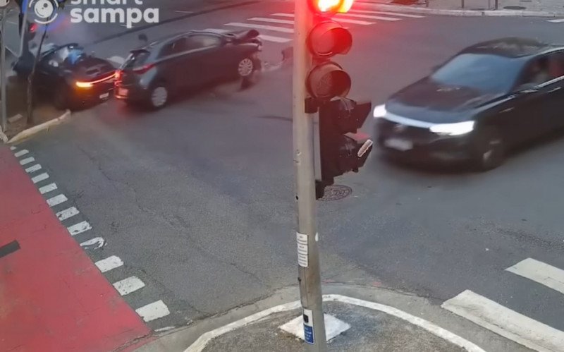 Acidente aconteceu por volta das 6 horas de quarta-feira (20), em São Paulo | abc+