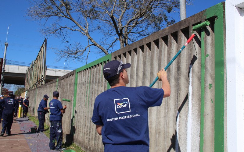 Apenados, que fazem curso de pintura predial, estão dando cor a estruturas do parque | abc+
