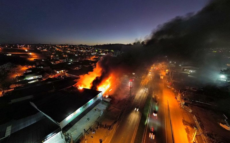 Incêndio atinge fábrica às margens da RS-240, em São Leopoldo | abc+