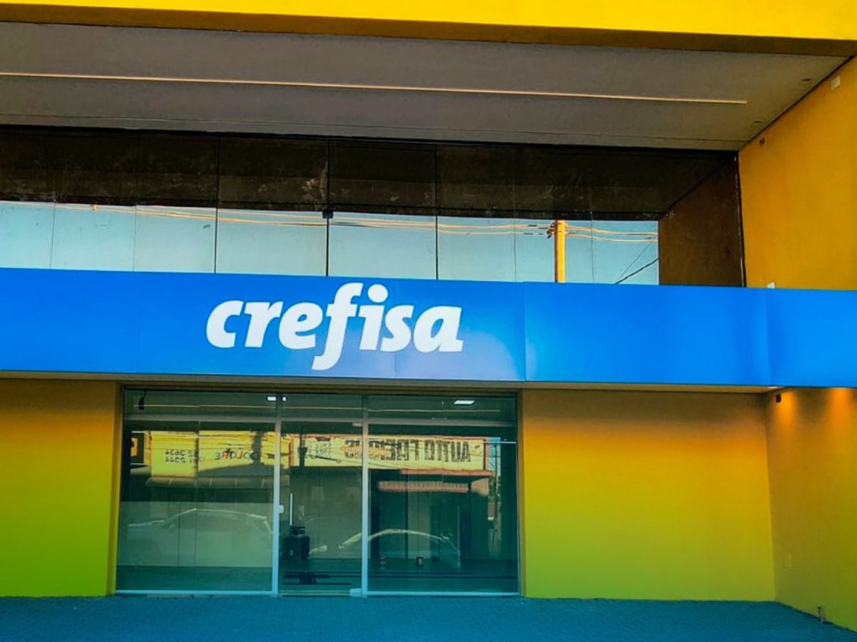 INSS: Crefisa tem contratos suspensos para pagamento de benefícios; coação de aposentados e venda casada estão entre as irregularidades
