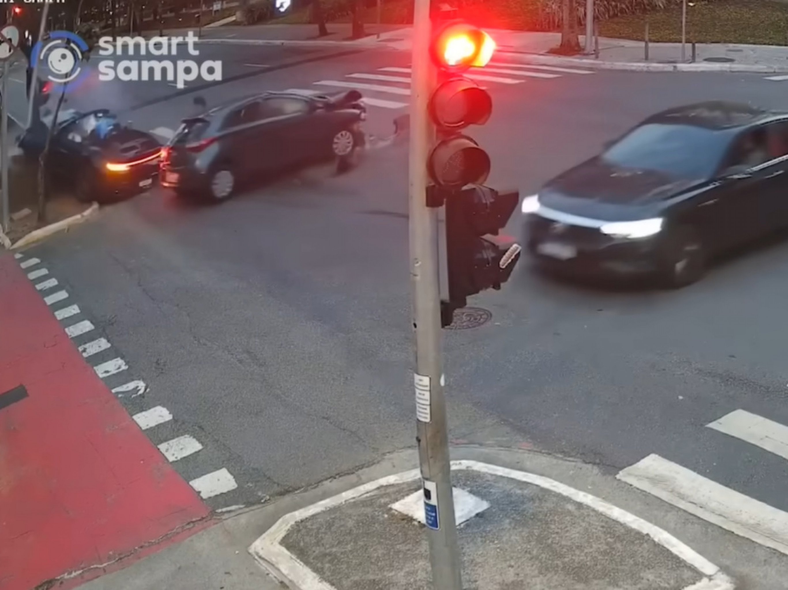 Gato Preto é detido nu com duas mulheres após acidente com Porsche