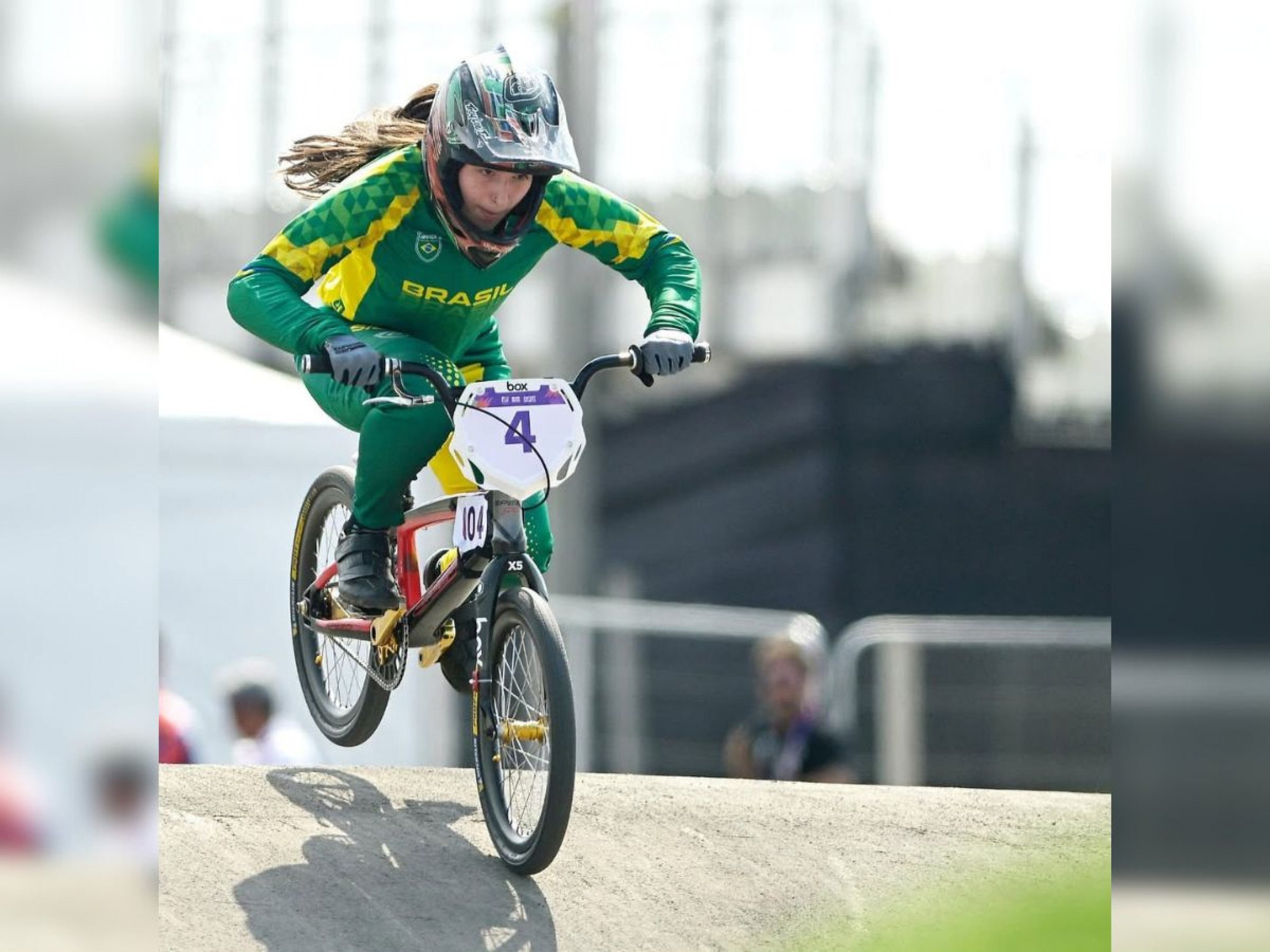 Mayra Monroy representa NH e o Brasil no Pan Júnior de BMX Racing