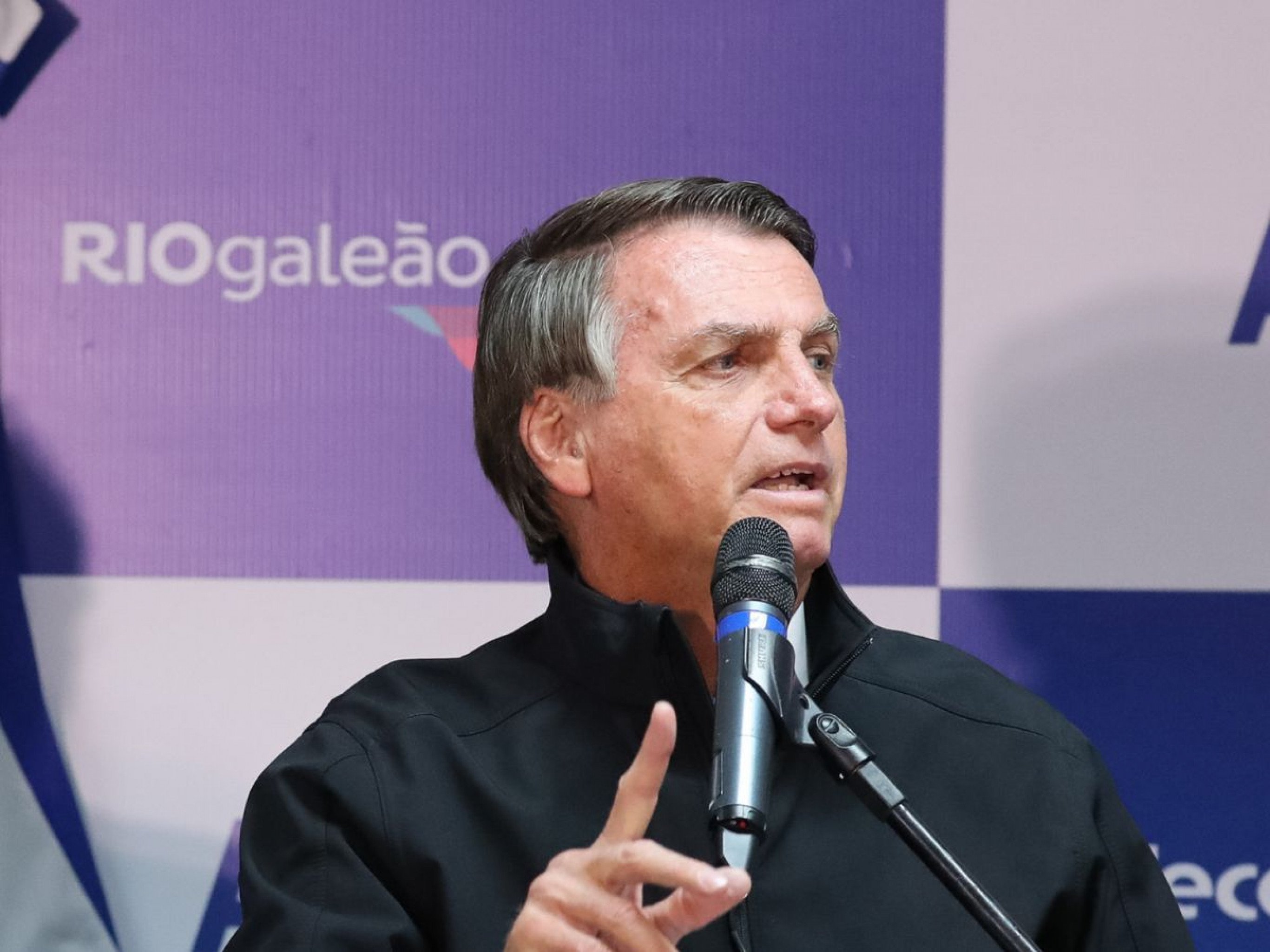 Confira em qual horário acaba limite para Bolsonaro explicar pedido de asilo político na Argentina