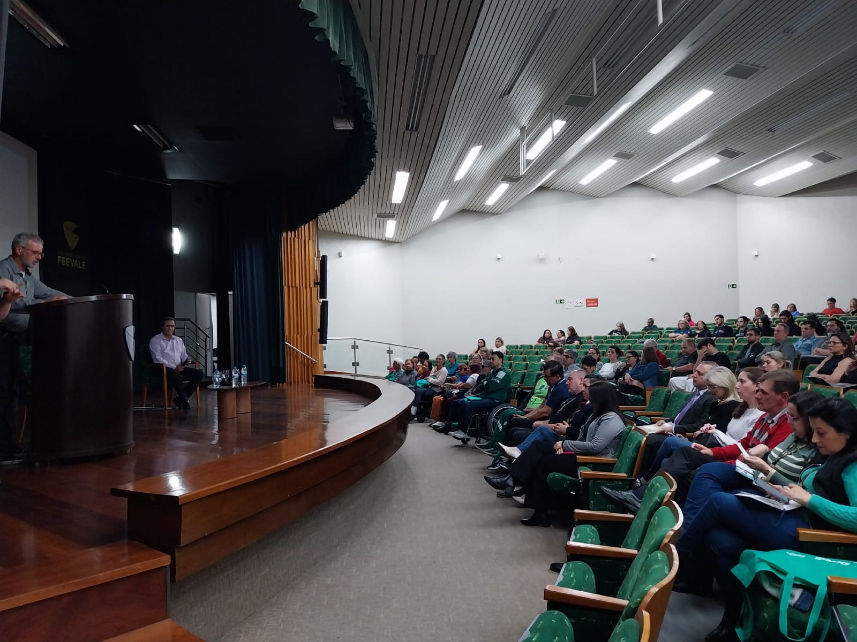 Escolas municipais de Novo Hamburgo serão adaptadas para pessoas com deficiência