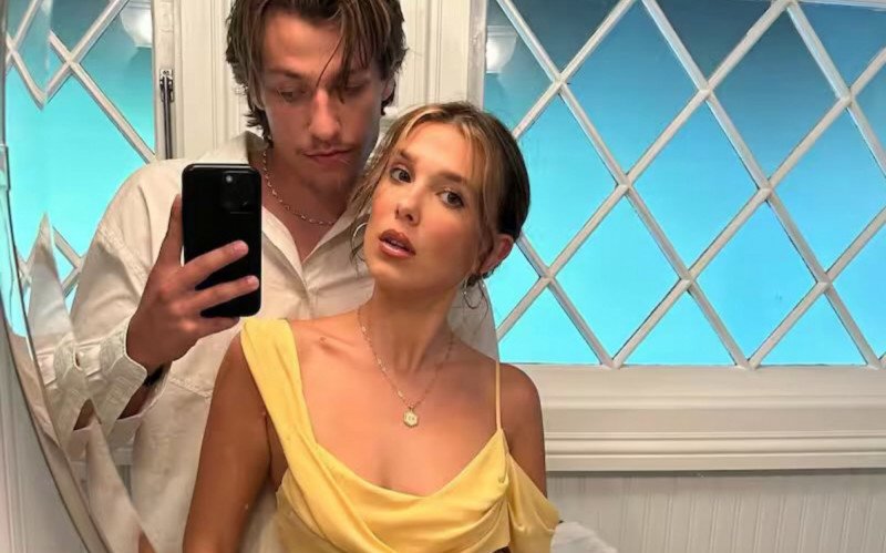"E então, havia três", escreveram Millie Bobby Brown e Jake Bongiovi nas redes sociais | abc+
