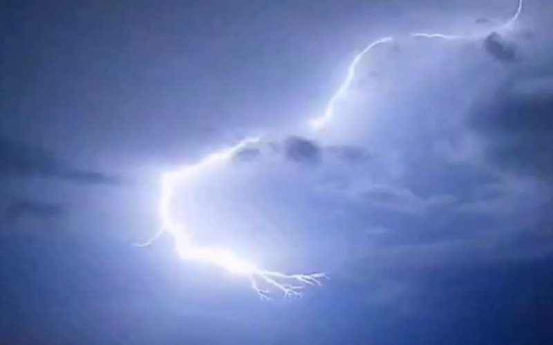 Raios iluminam o céu de Santa Maria | abc+