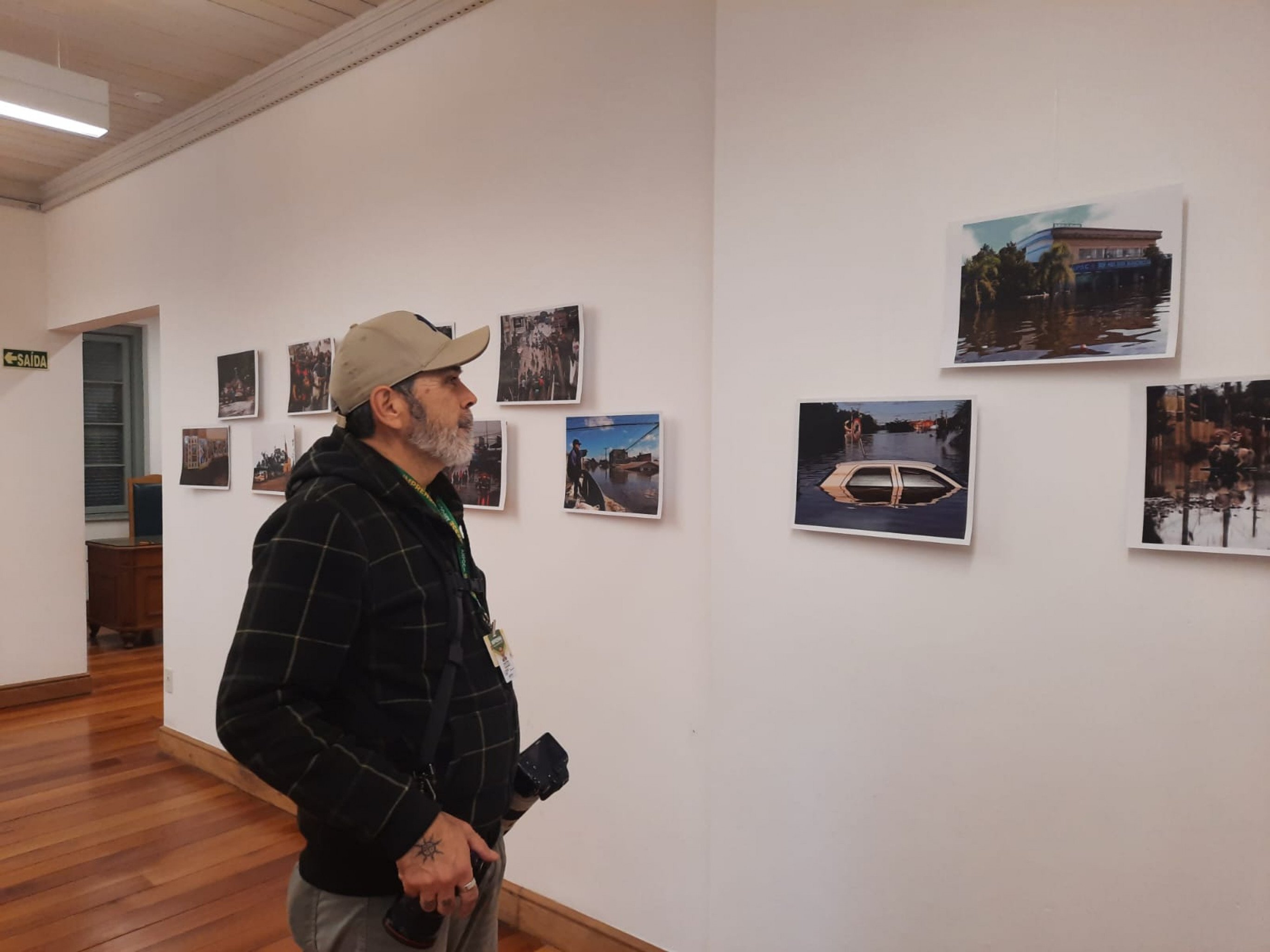 Sensível e impactante: exposição traz o olhar de Paulo Pires sobre a enchente de 2024 em Canoas