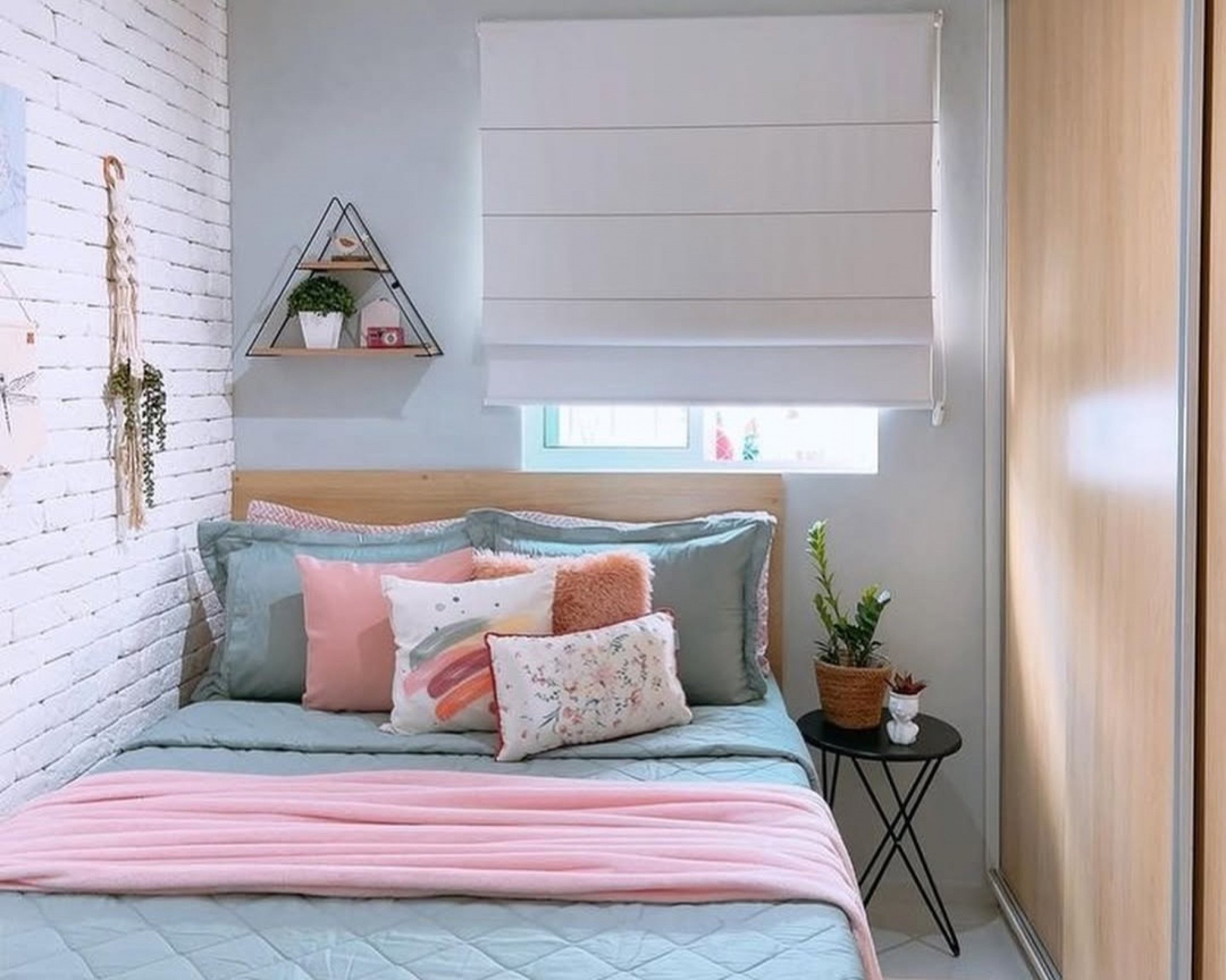 Persiana romana no quarto