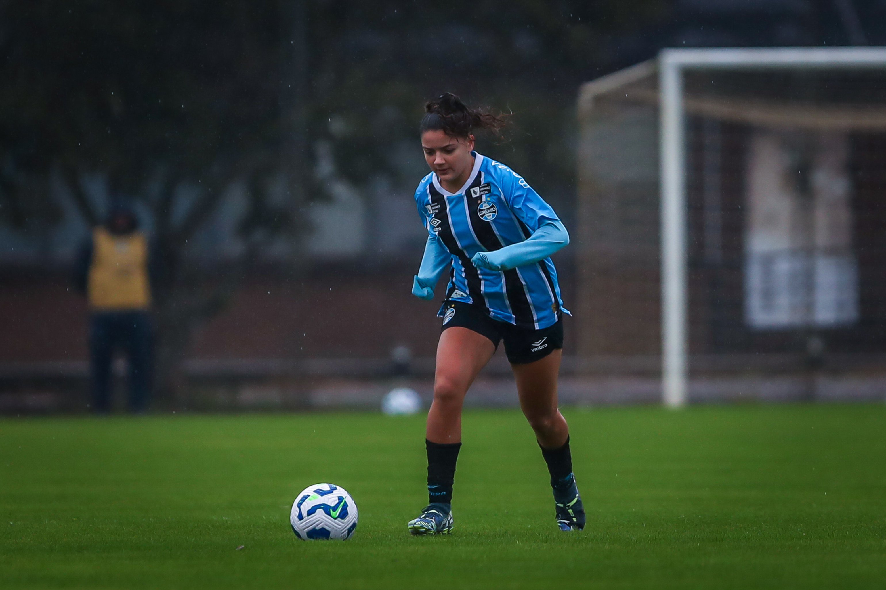 Rayssa Vitória, de São Leopoldo, disputa a final do Brasileiro Sub-17 feminino pelo Grêmio neste sábado