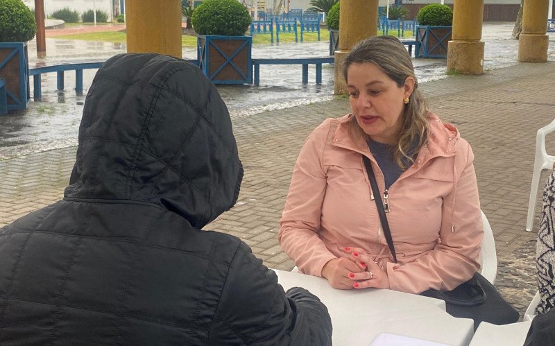 Cassiane Martins chegou cedo ao Largo Irmãos Vetter para garantir sua vaga no curso de Técnicas em Vendas. | abc+