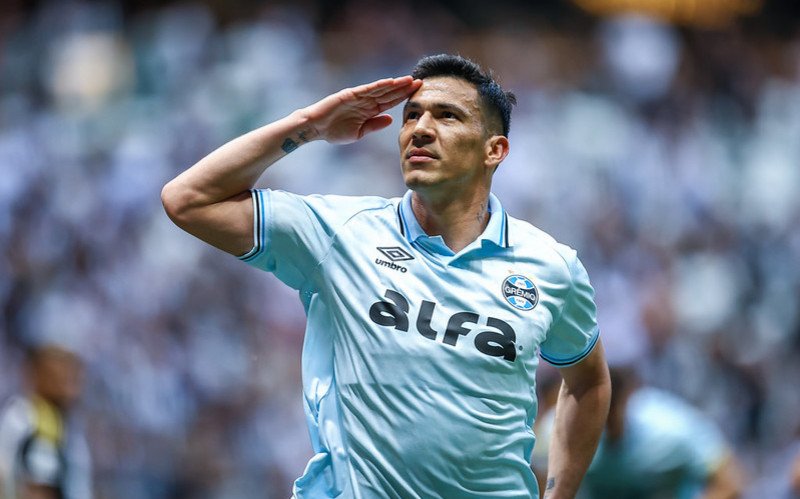 Balbuena tem 34 anos e sofreu grave lesão no empate em 0 a 0 contra o Ceará, na Arena | abc+