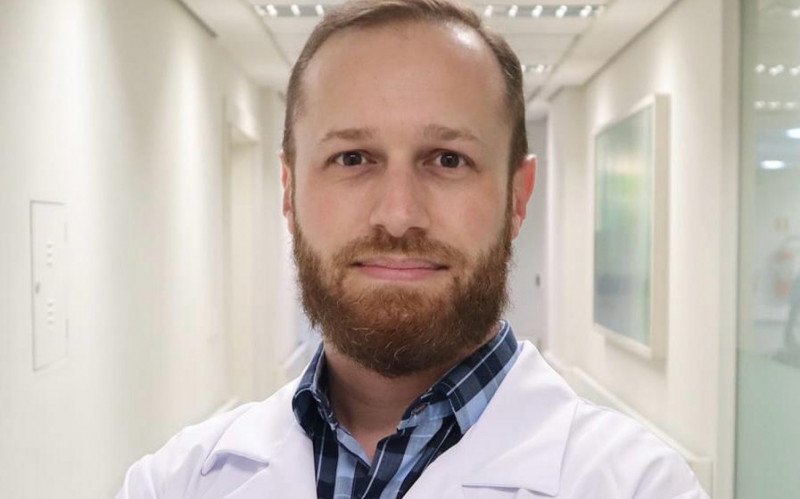 Médico infectologista e professor da Ulbra, Cezar Riche, esclarece dúvidas sobre o imunizante | abc+